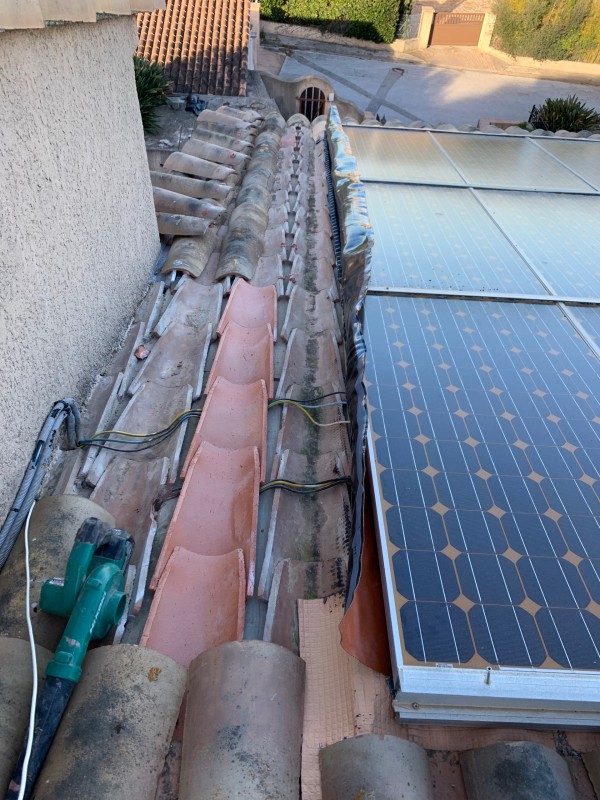 panneaux solaires fuite sur toiture tuile canal à Toulon 83000