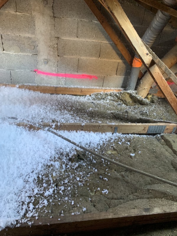 Isolation avec laine de verre dans les combles perdus à la Seyne sur mer