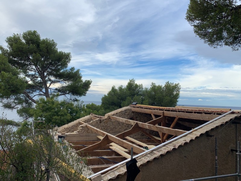 Remplacement de toiture tuile plate de Marseille à saint mandrier sur mer 83500 dans le Var
