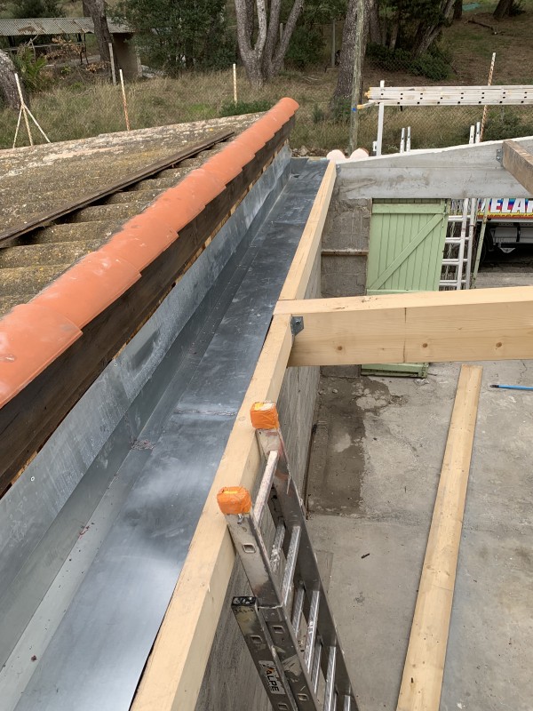 Cheneau zinc sur toiture plaque sous tuile (PST) à la Seyne sur Mer