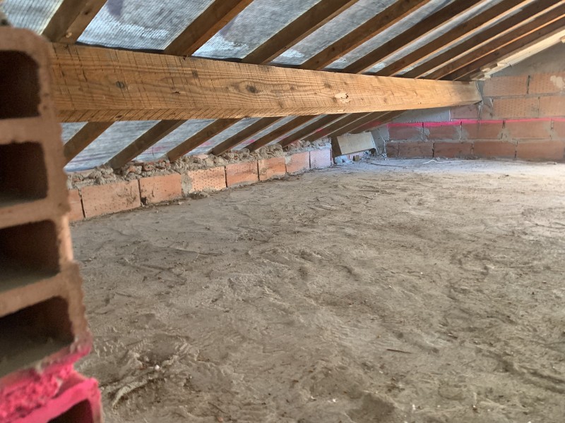 isolation des combles perdu en laine de verre souffler à la cadière d’azur