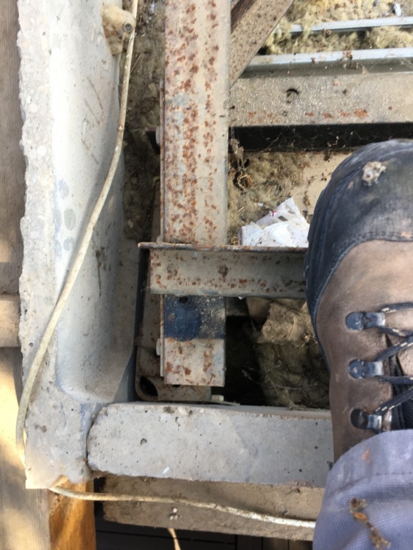 Réparation d’une charpente métallique sur un maison phénix à forcalqueiret dans le Var à côté de Brignoles