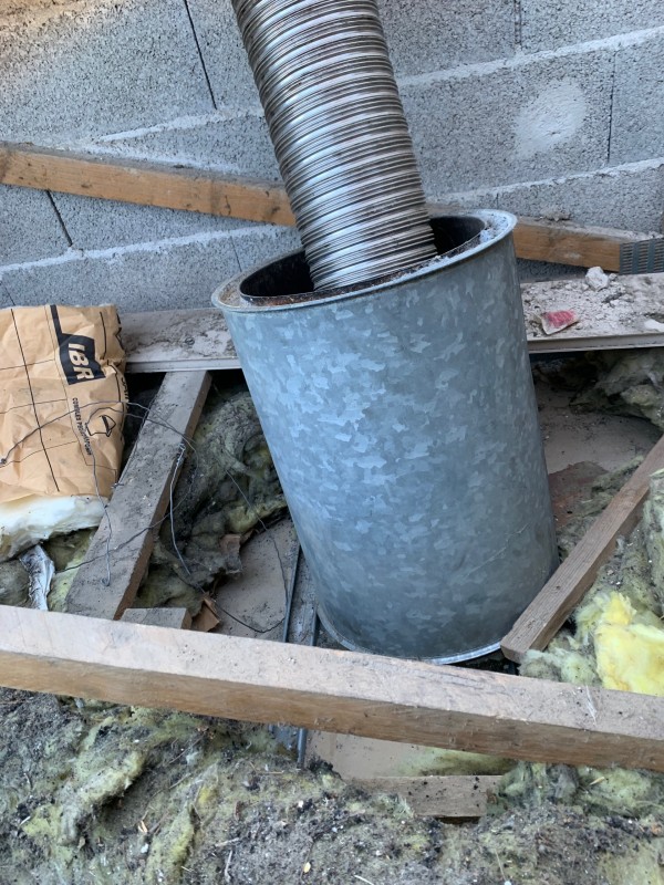 Remplacement de cheminée par un conduit de cheminée Poujoulat Avec gaine et conduit isolé double peau pour mise en conformité À la Seyne-sur-Mer dans le Var