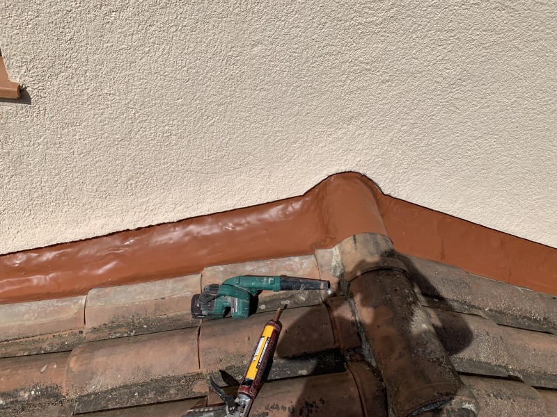 Remplacement de solin plomb par un solin Wakaflex à Sanary sur mer dans le Var